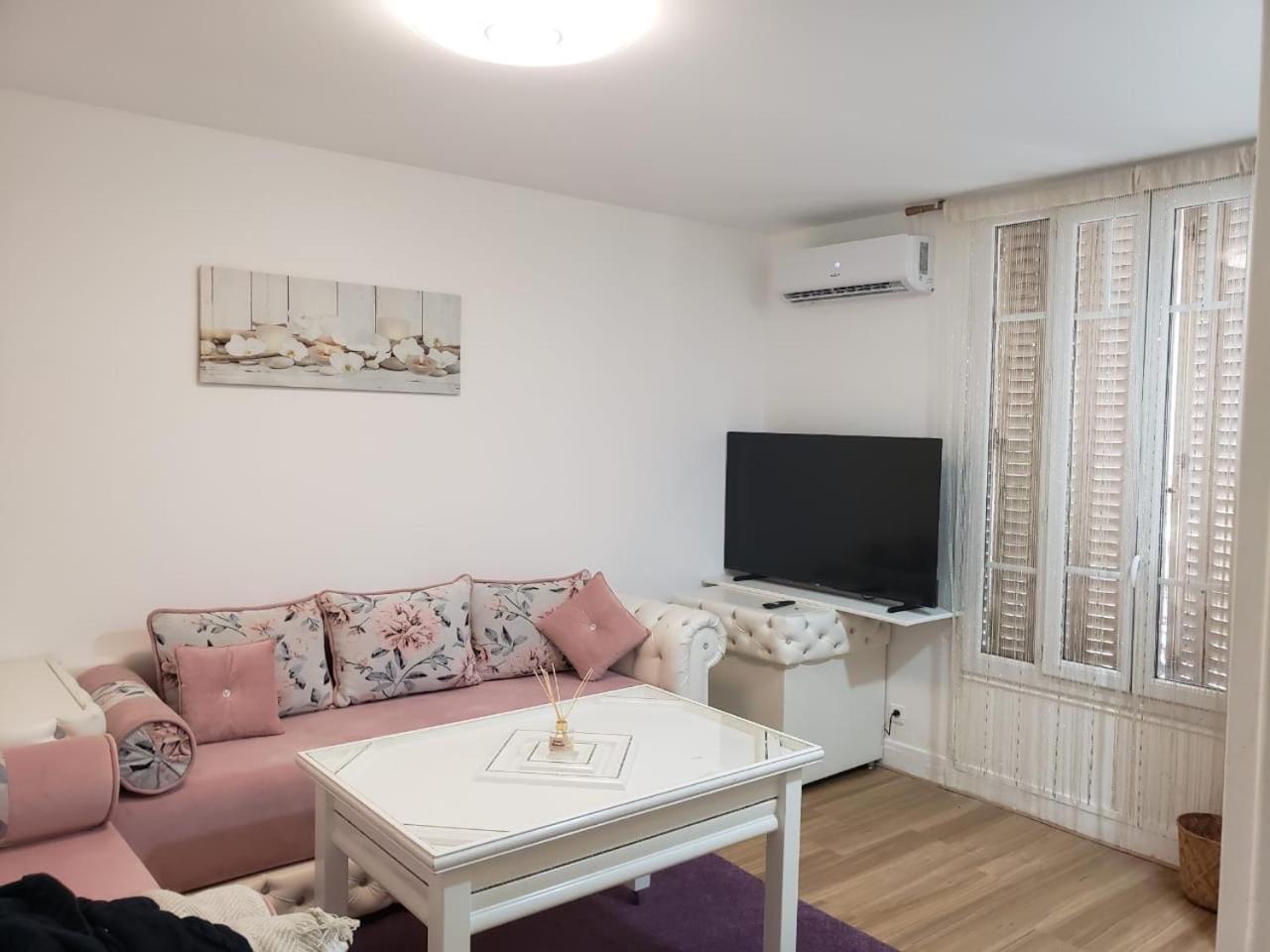 Alaya Apartment Безон Екстериор снимка