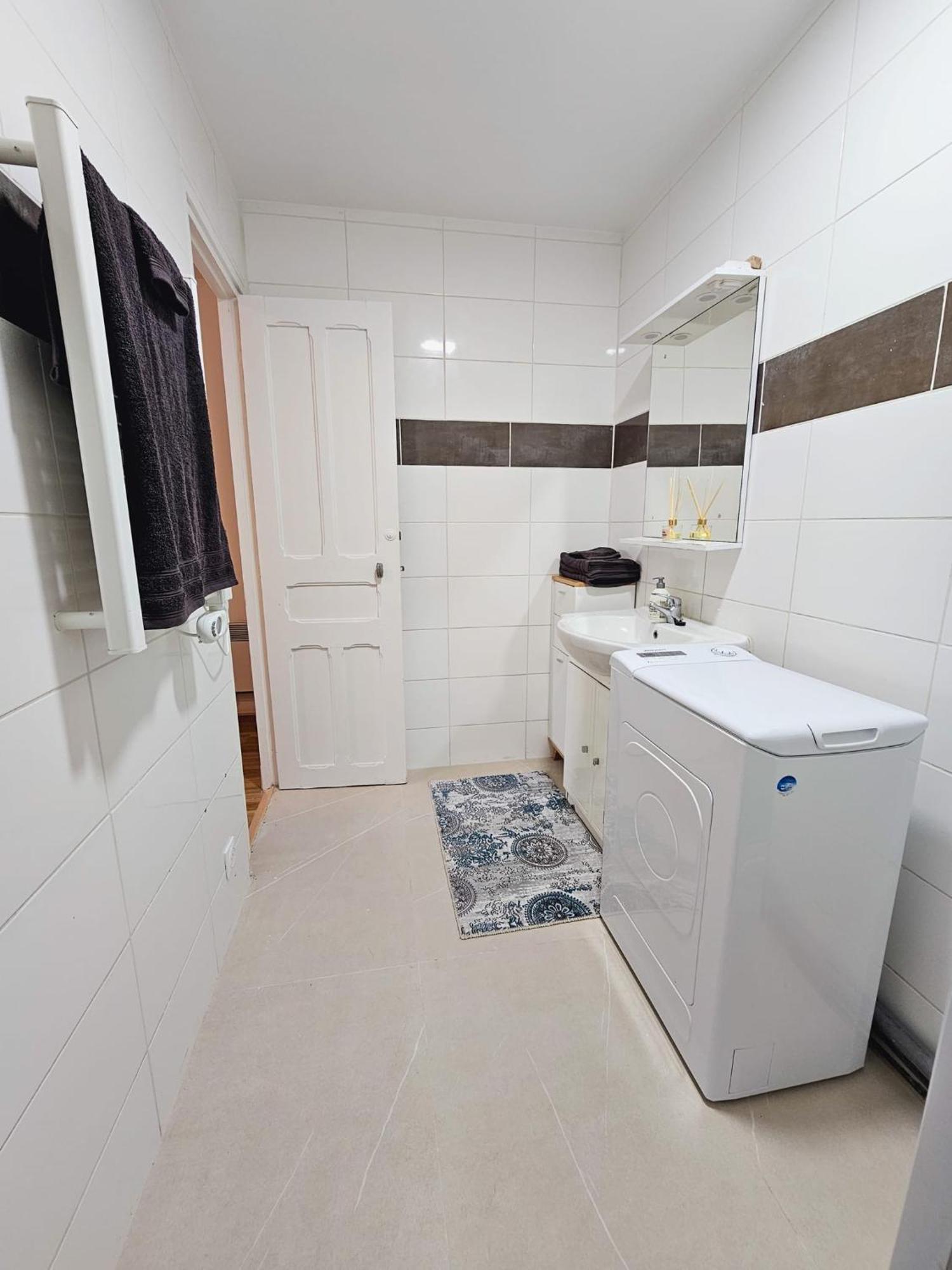 Alaya Apartment Безон Екстериор снимка